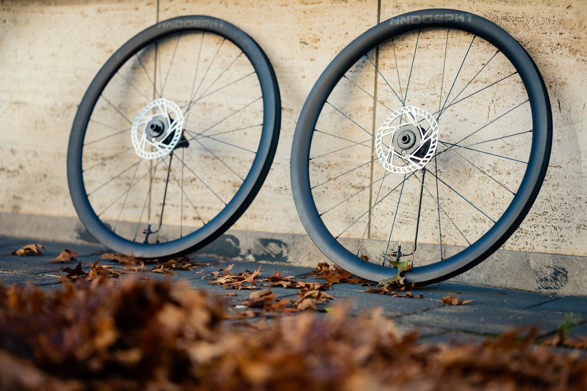 When a collaboration just makes sense: Handgespaakt × Gravaa