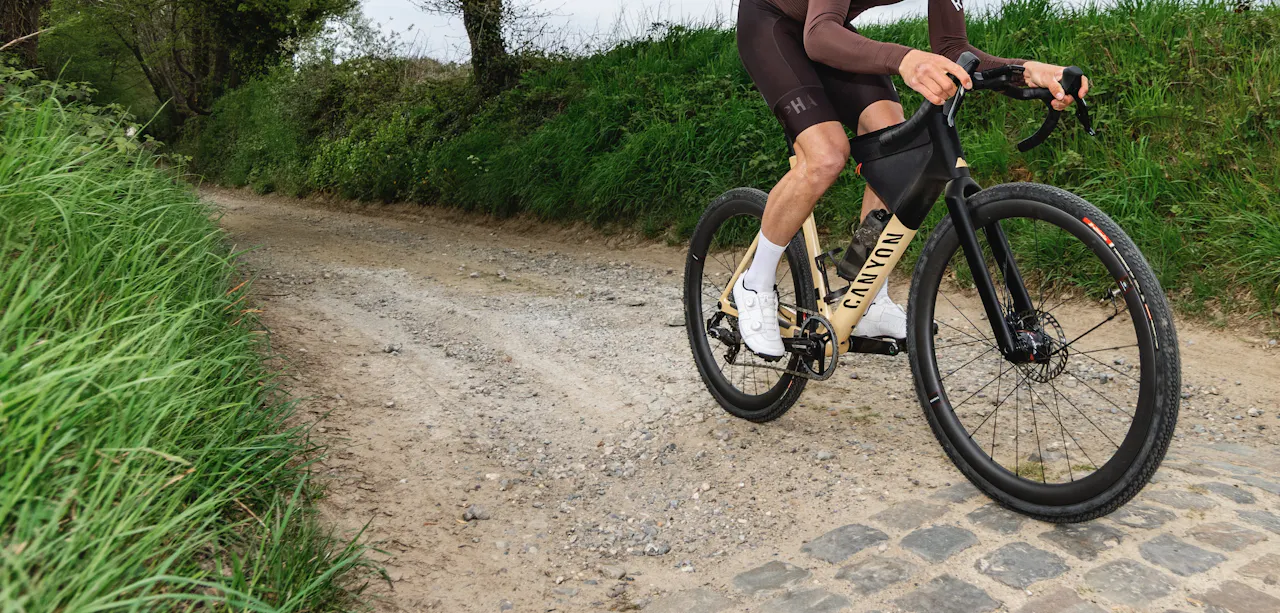 A rider ejoying Gravaa on the cobbles.